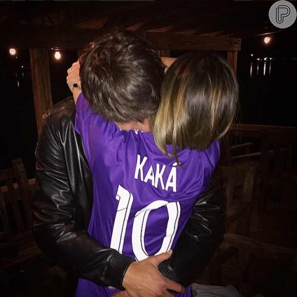 Kaká comemora vitória com a mulher, Carol Celico