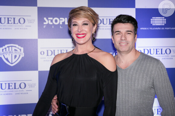 Claudia Raia teve a companhia do namorado, Jarbas Homem de Melo, em pré-estreia do filme 'O Duelo' em São Paulo, nesta segunda-feira, 9 de março de 2015