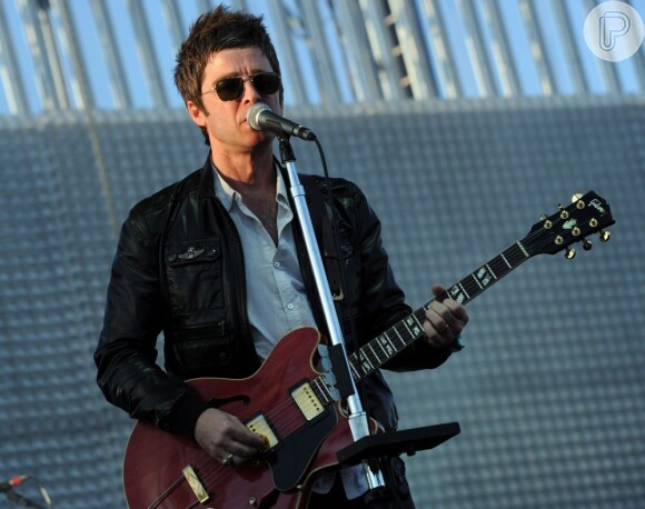 Já Noel é o líder da banda Noel Gallagher's High Flying Birds, que passou pelo Brasil em 2012