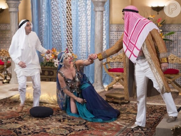 Samantha (Claudia Raia) é obrigada a se casar com o Rei Mohammed (Igor Rickli), em 'Alto Astral', em 17 de março de 2015