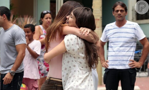 Thalita Lippi e Bianca Bin se abraçam em clima de despedida de 'Guerra dos Sexos'