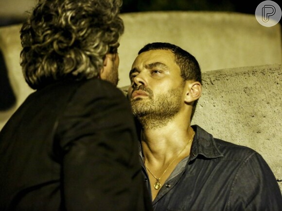 José Alfredo (Alexandre Nero) mata Maurílio (Carmo Dalla Vecchia), em cena da novela 'Império'