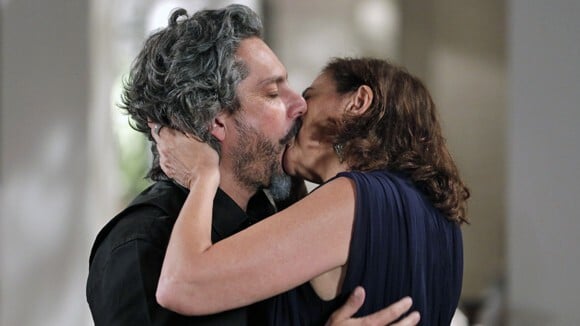 'Império': beijo de José Alfredo e Maria Marta repercute e gera elogios na rede