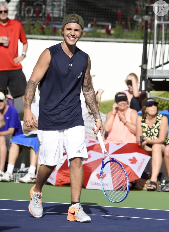 Justin estava animado no evento beneficente na Califórnia e, em seguida, cantou alguns dos seus sucessos
