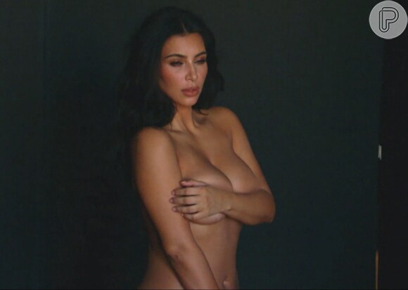 Kim Kardashian divulga reality show 'Keep Up With The Kardashians' com bastidor de fotos nuas