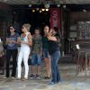 Grazi Massafera leva a família para almoçar em churrascaria no Rio