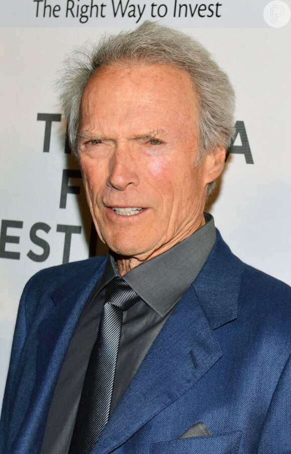 Clint Eastwood pediu uma ordem de restrição contra um homem que invadiu sua propriedade, segundo informações do site 'Radar Online', nesta terça-feira, 30 de abril de 2013