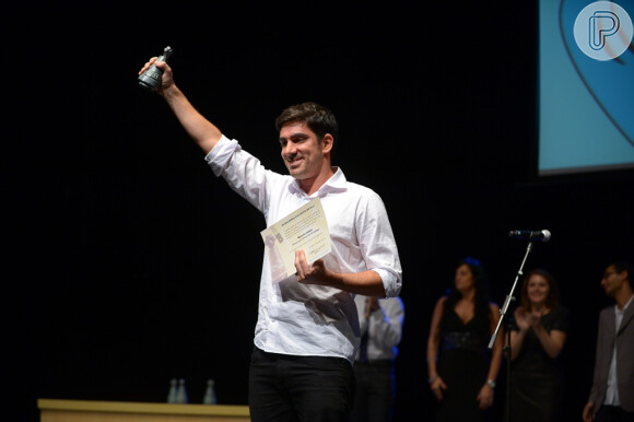 Marcelo Adnet recebeu prêmio pelo 'Tá no Ar', eleito Melhor Programa de Humor pela Associação Paulista dos Críticos de Arte