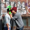 James Franco beija homem na boca e levanta rumor de que seria gay. Ator, porém, declarou que não é homossexual: 'Gostaria. Quem dera'