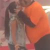 Anitta ganha beijo de Lucas Lucco no nariz em gravação do Programa da Eliana, nesta quarta-feira, 18 de março de 2015