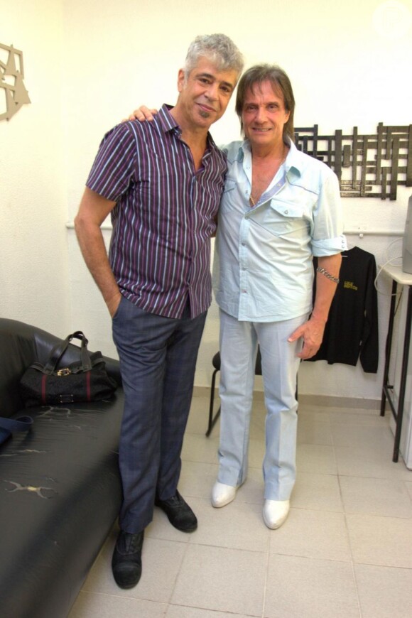 Roberto Carlos foi ao camarim do popstar no show 'Lulu Canta & Toca Roberto e Erasmo', em agosto de 2012