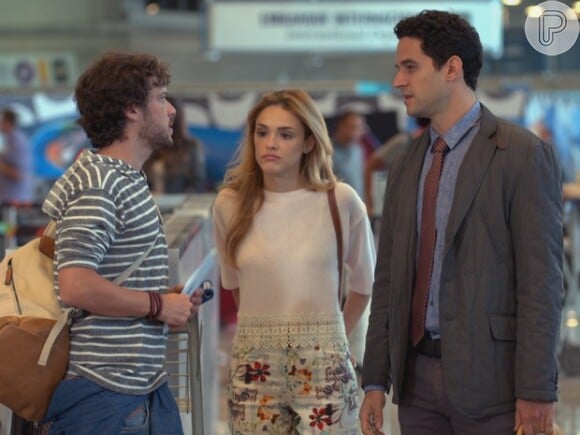 Edgard (Fernando Belo) e Pedro (Jayme Matarazzo) se enfrentam por Julia (Isabelle Drummond), em cena de 'Sete Vidas', em 23 de março de 2015