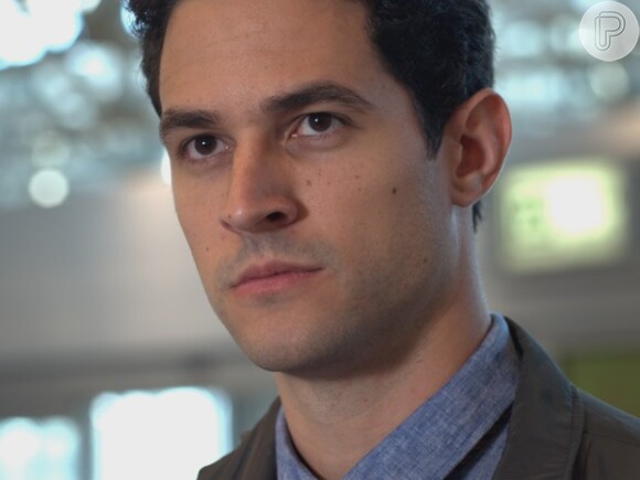 Edgard (Fernando Belo) é namorado de Julia (Isabelle Drummond), em 'Sete Vidas'