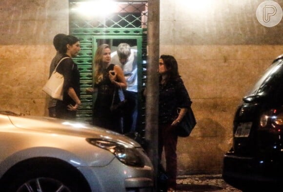 Eliana e Adriano Ricco assumem namoro e são vistos de mãos dadas depois de jantarem juntos, no Rio de Janeiro