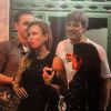 Eliana e o namorado, Adriano Ricco, deixam restaurante ao lado de amigos, em Copacabana, Zona Sul do Rio de Janeiro