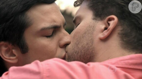 Foi em 'Amor à Vida' que Thiago Fragoso protagonizou o polêmico beijo gay entre Niko e Félix (Mateus Solano)
