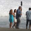 Dira Paes e Cissa Guimarães bateram um longo papo durante uma gravação na praia da Reserva, na Zona Oeste do Rio, no final da tarde desta terça-feira, 24 de março de 2015