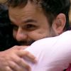 Mariza abraça Adrilles após ser eliminada