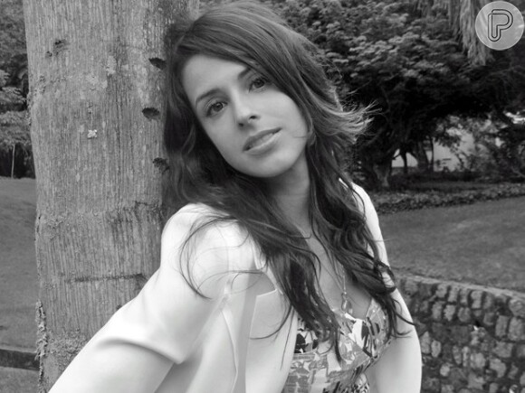 Debora Rebecchi diz que não faz dieta, adora doces e batata frita, mas evita comer