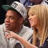 Beyoncé curte usar vários anéis na mesma mão, entre eles a cantora optou por um na falange