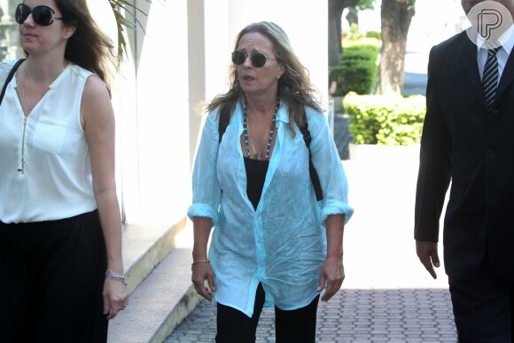 Maria Zilda Bethlem foi ao velório de Claudio Marzo no cemitério Memorial do Carmo, no bairro do Caju, na Zona Portuária do Rio