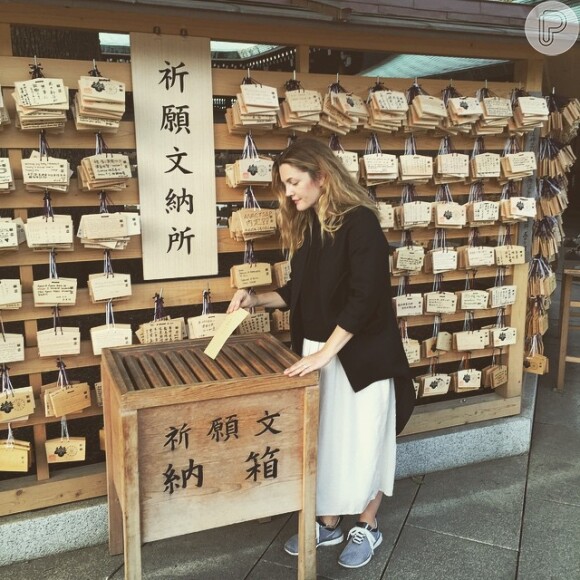 Drew Barrymore posta foto no Japão: 'Uma reza para minhas filhas'
