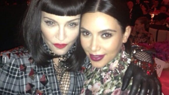 Grávida, Kim Kardashian publica foto ao lado de Madonna no Met Gala 2013