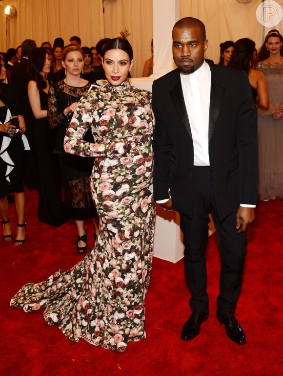 Kim Kardashian e Kanye West chegam ao Met Gala 2013