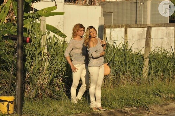 Dublê de Flávia Alessandra fica atrás da atriz