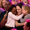 Angelina Jolie levou as filhas Zahara e Shiloh ao Kids Choice Awards, premiação que aconteceu na noite de sábado, 28 de março de 2015, em Los Angeles, nos Estados Unidos. Esta foi a primeira vez que a atriz, premiada por sua atuação em 'Malévola', apareceu em público após se submeter a uma cirurgia para a retirada das trompas e dos ovários