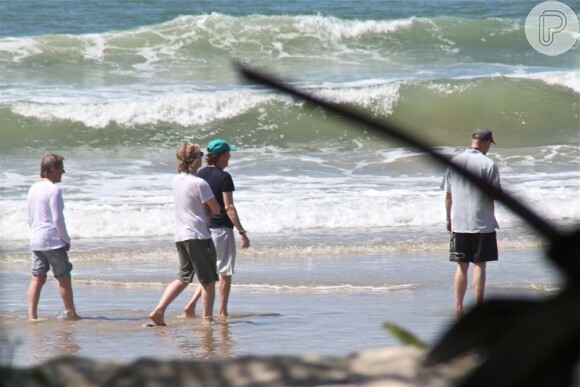 Paul McCartney curte dia em praia da Bahia, em 7 de maio de 2013