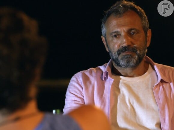 Miguel (Domingos Montagner) fica com medo que Marina (Vanessa Gerbelli) revele a Pedro (Jayme Matarazzo) que ele é Miguel Sanches, na novela 'Sete Vidas'
