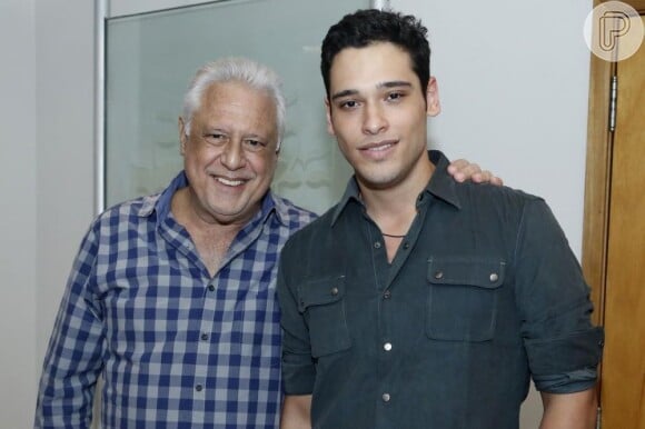 Antonio Fagundes reestreou no Rio de Janeiro ao lado do filho Bruno Fagundes a peça 'Vermelho', em 9 de maio de 2013