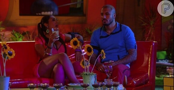 Durante a festa de sexta-feira, 20/03, Fernando pede a Amanda: 'A gente tem que dar uma maneirada. Fica feio...'. Amanda não gostou e reagiu ao pedido
