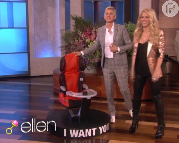 Shakira ganhou da apresentadora Ellen DeGeneres uma cadeira para Milan inspirada na cadeira giratória do 'The Voice'
