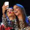Claudia Leitte comenta momentos de amizade com Ivete Sangalo durante o programa 'Altas Horas'
