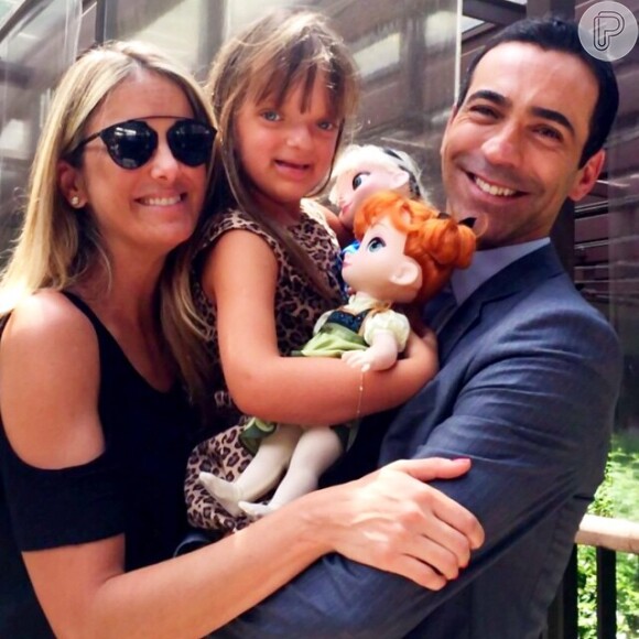 Ticiane Pinheiro posa com o namorado, Cesar Tralli, e a filha, Rafaella Justus