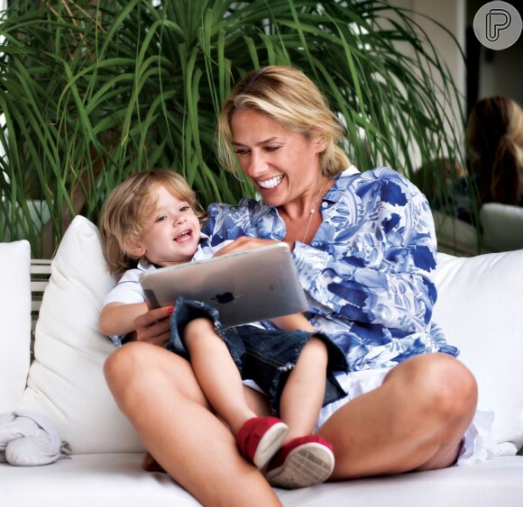 Adriane Galisteu posa com filho, Vittorio, de 2 anos e 9 meses, e conta que quer engravidar ainda este ano em entrevista à 'Contigo!' que será publicada em 15 de maio de 2013