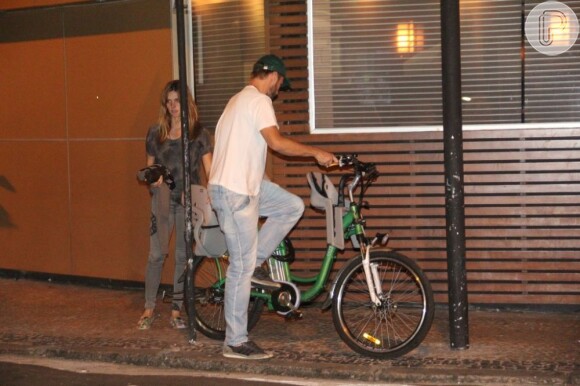 Rodrigo Hilbert e Fernanda Lima costumam praticar esportes na Zona Sul do Rio de Janeiro