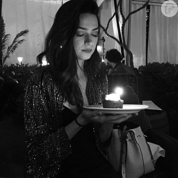 Em Los Angeles, nos Estados Unidos, Thaila Ayla aparece em foto, compartilhada no Instagram, comemorando seus 29 anos, nesta terça-feira, 14 de abril de 2015: 'Mentalizando meu ano novo'