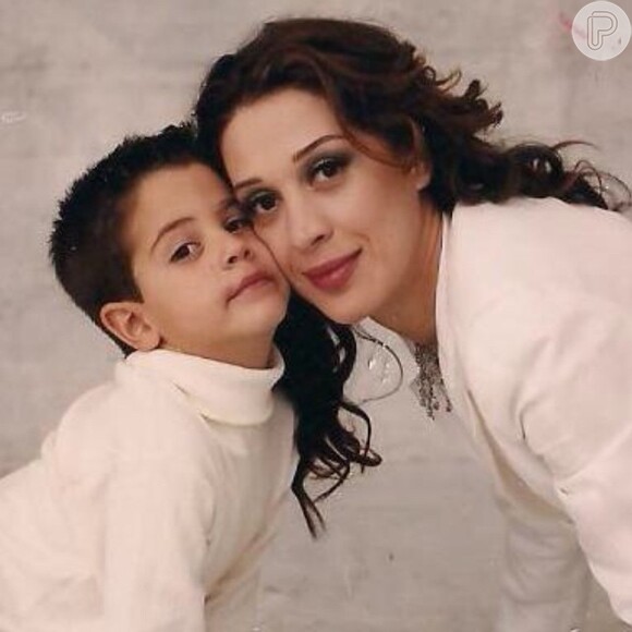 Na última quarta-feira, 15 de abril de 2015, Claudia Raia usou o Instagram para parabenizar o filho mais velho, Enzo, pelos seus 18 anos