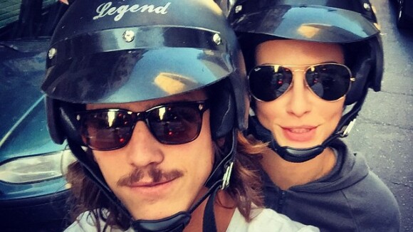 Cleo Pires e Romulo Neto passeiam de moto em Buenos Aires: 'No rolê com ela'
