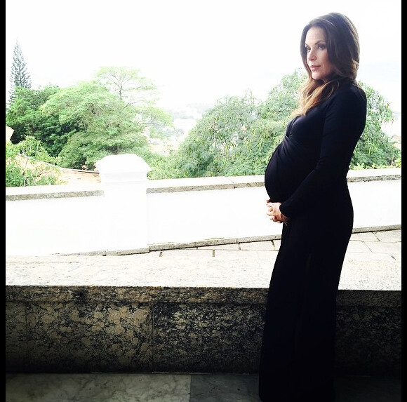 Na reta final da gravidez, Carolina Ferraz confessa: 'Não me sinto poderosa'