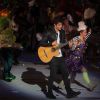 Chay Suede e Luiza Possi cantaram juntos durante a gravação do especial de 50 anos da Rede Globo, nesta quinta-feira, 23 de abril de 2015