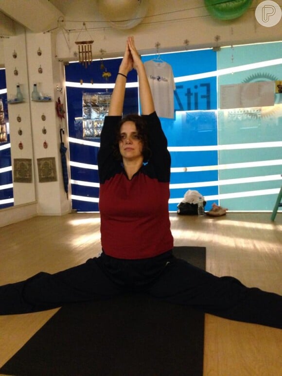 Leticia Isnard, que deu à luz pela primeira vez aos 40 anos, praticou ioga na reta final da gestação