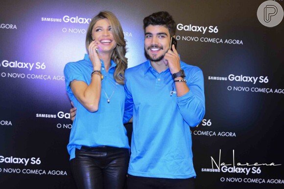 Grazi Massafera e Caio Castro forma promover o novo celular da Samsung