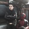 Gravando cenas do filme 'Deadpool' em Vancouver, no Canadá, Ryan Reynolds divulgou uma foto com o uniforme vermelho ao lado da atriz Brianna Hildebrand, a mutante Negasonic Teenage Warhead
