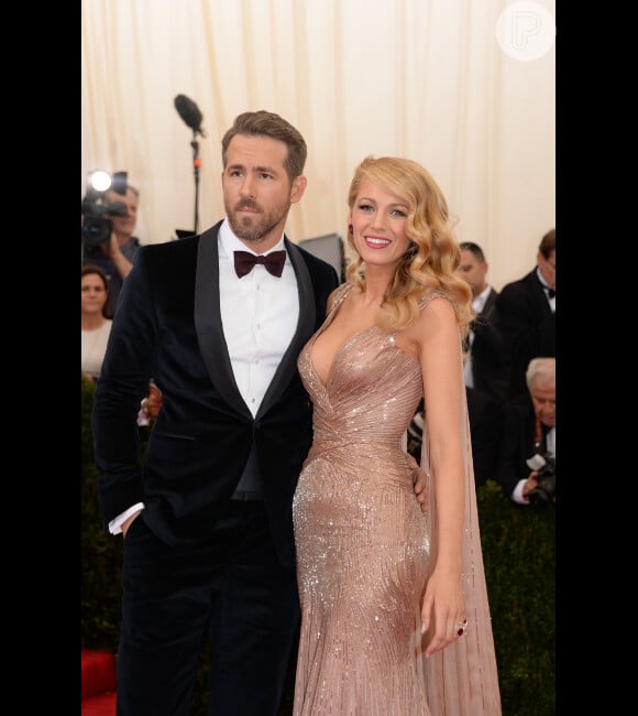 Ryan Reynolds é casado com a atriz Blake Lively e os dois são pais de James