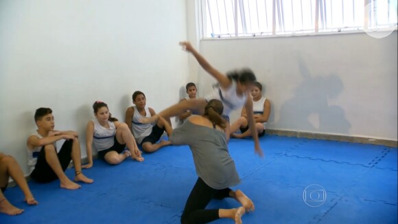 Lilia Teles conseguiu derrubar a aluna e ganhou um duelo durante uma aula de luta gravada para o 'RJTV - 1ª Edição'