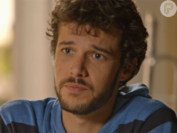 Pedro (Jayme Matarazzo) diz que ama Taís (Maria Flor) e pede que ela não vá embora, em 'Sete Vidas'